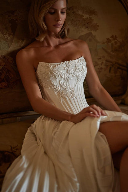 Exquisite White Satin Strapless Sleeveless Long Pleated Prom Dress with Applique