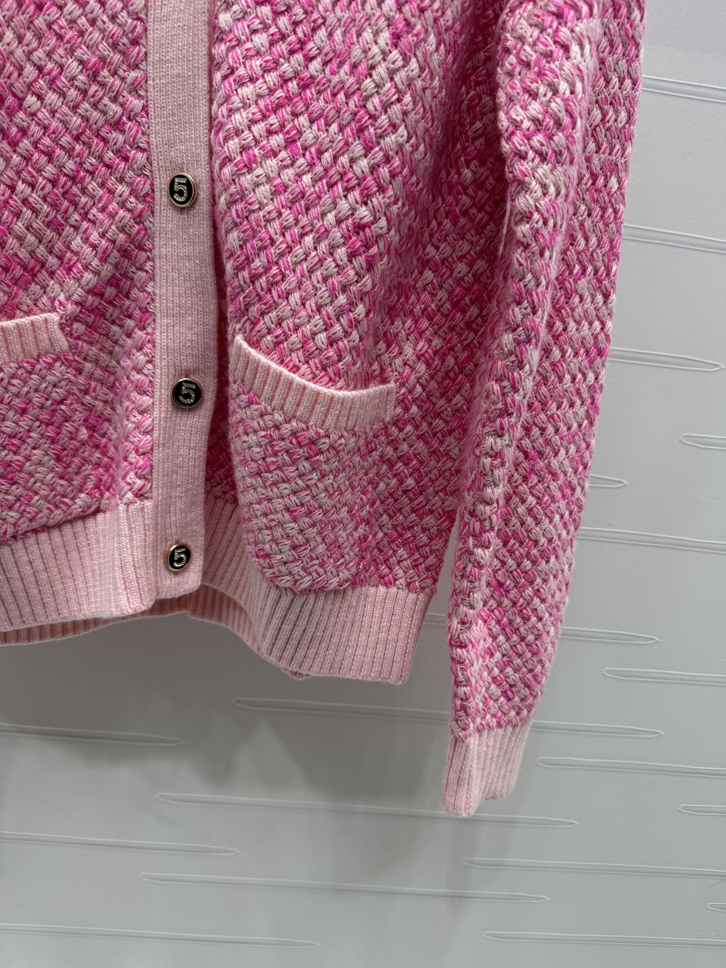 CC 25 Contrast Color V-Neck Cardigan 5 Brooch Pink Wool 305405