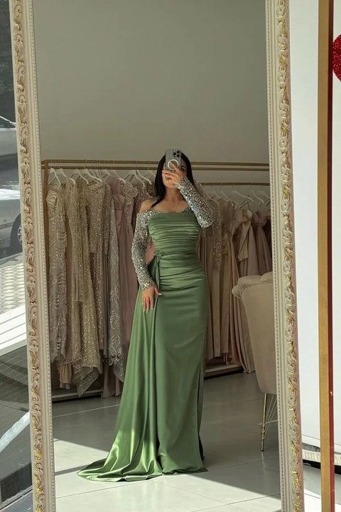 Green Elegant Strapless Beaded Prom Dress With Side Trail