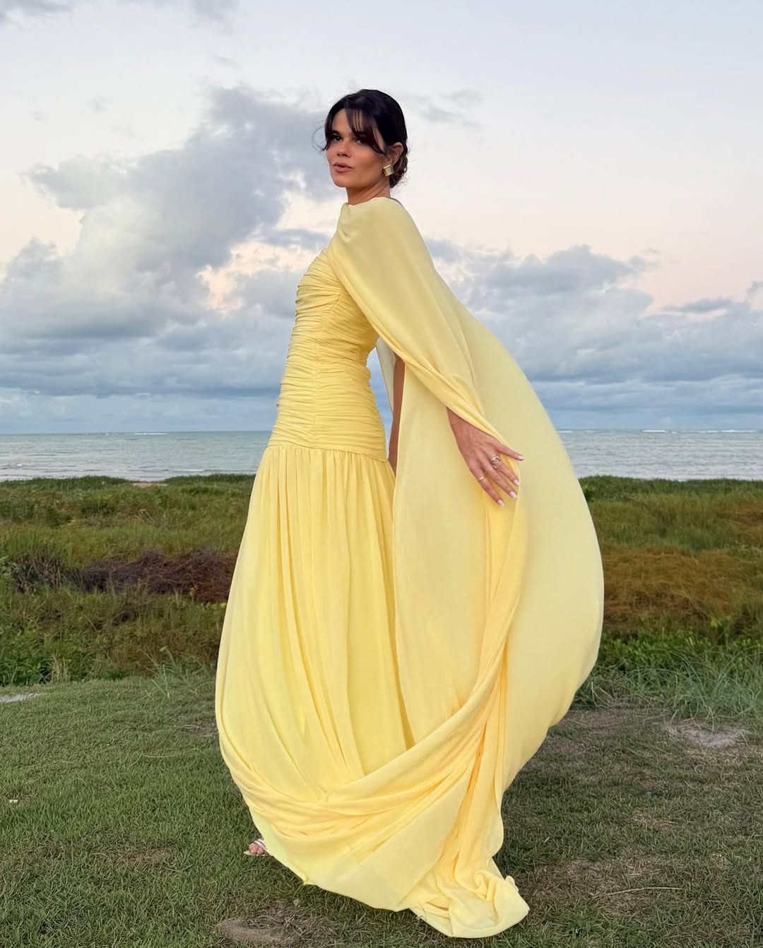 Elegant Daffodil Chiffon Strapless Sleeveless Split Prom Dress with Scarf