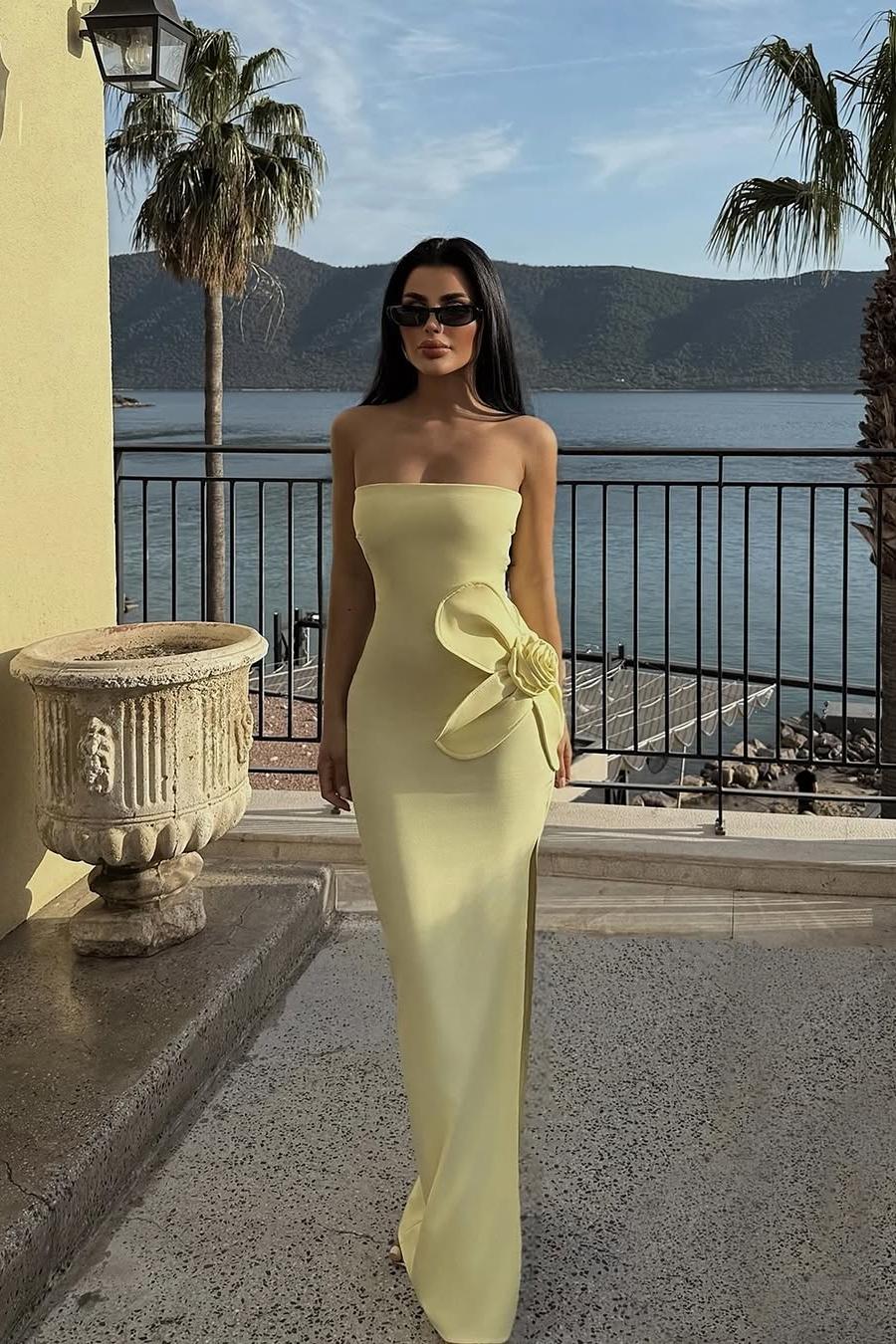 Charming Daffodil Strapless Sleeveless Floral Applique Prom Dress with Split