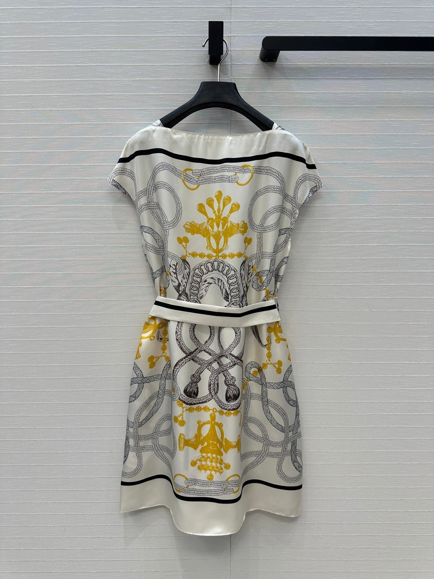 HM 25S Palefroi Remix Sleeveless Dress Graphic Print in White Silk
