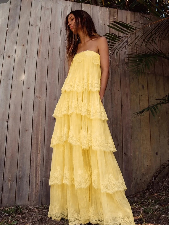 Elegant Cream Spaghetti-Straps Sleeveless Lace Pleated Evening Dress
