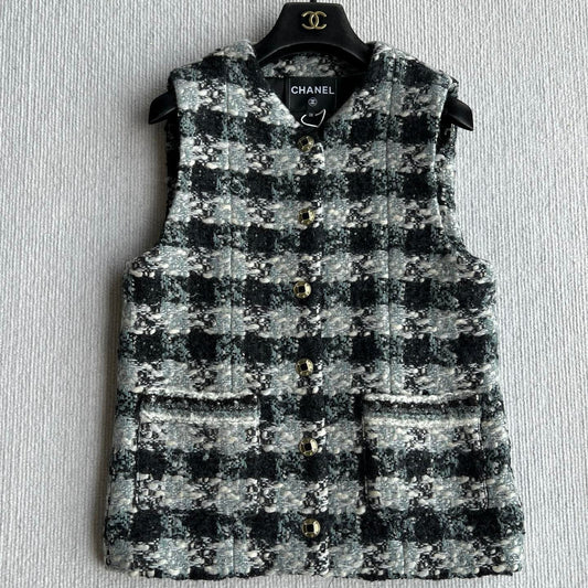 Chanel 2025 Plaid Tweed Vest Jacket Black Wool Polyester 325379