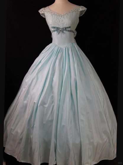 Vintage Ball Gown V Neck Lace Satin Prom Dress 16th Birthday Dress SH3861