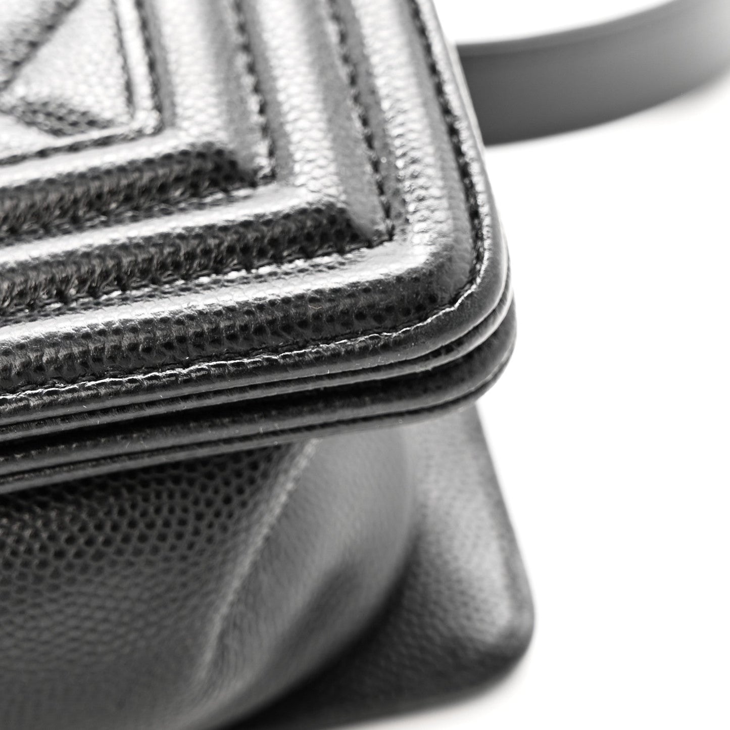 Caviar Quilted Medium Boy Flap Black