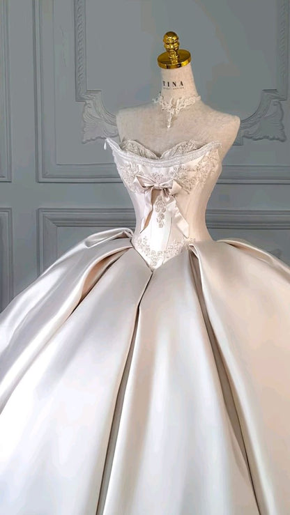 Princess Ball Gown Strapless Lace Appliques Satin Prom Dress 18th Birthday Dress Wedding Dress SH3897