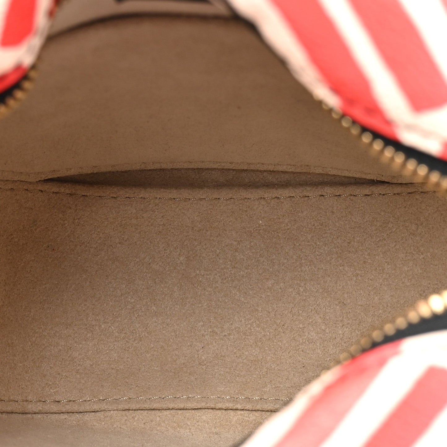 Monogram Giant Crafty Boite Chapeau Souple PM Creme Rouge Black