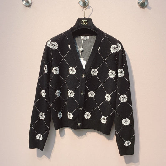 CC 25 Cardigan Black With Flowers Wool 293386