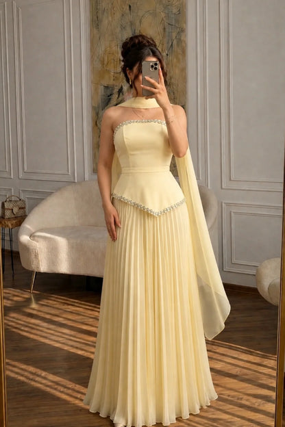 Chic Yellow Sleeveless Square Pleated Evening Dress With Scarf