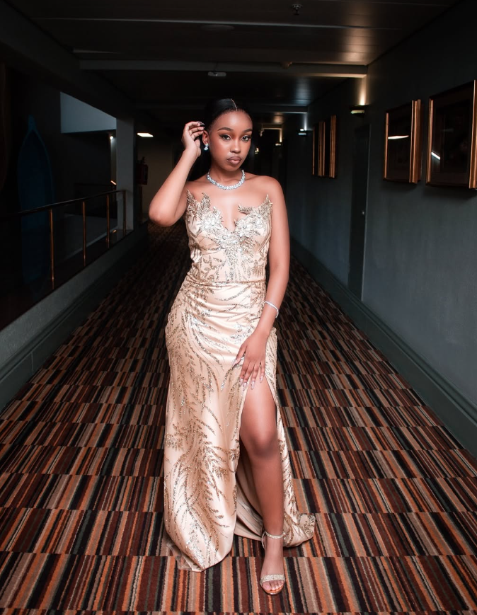 Elegant Sheath Sweetheart Neck Appliques Champagne Satin Long Prom Dress Evening Dress SH2555