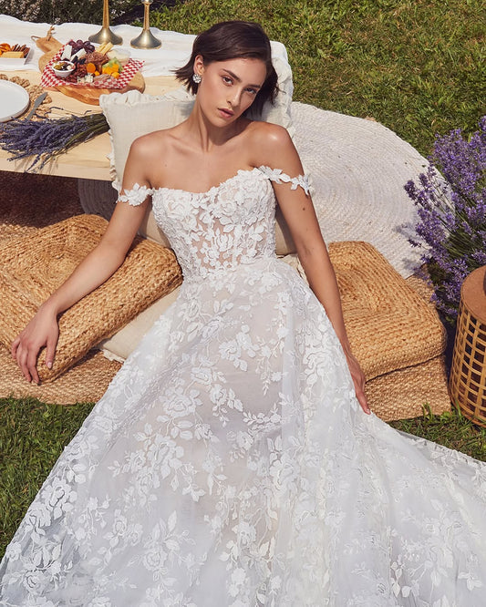 White Sleeveless Off-Shoulders Strapless Sweetheart Lace Prom Dress