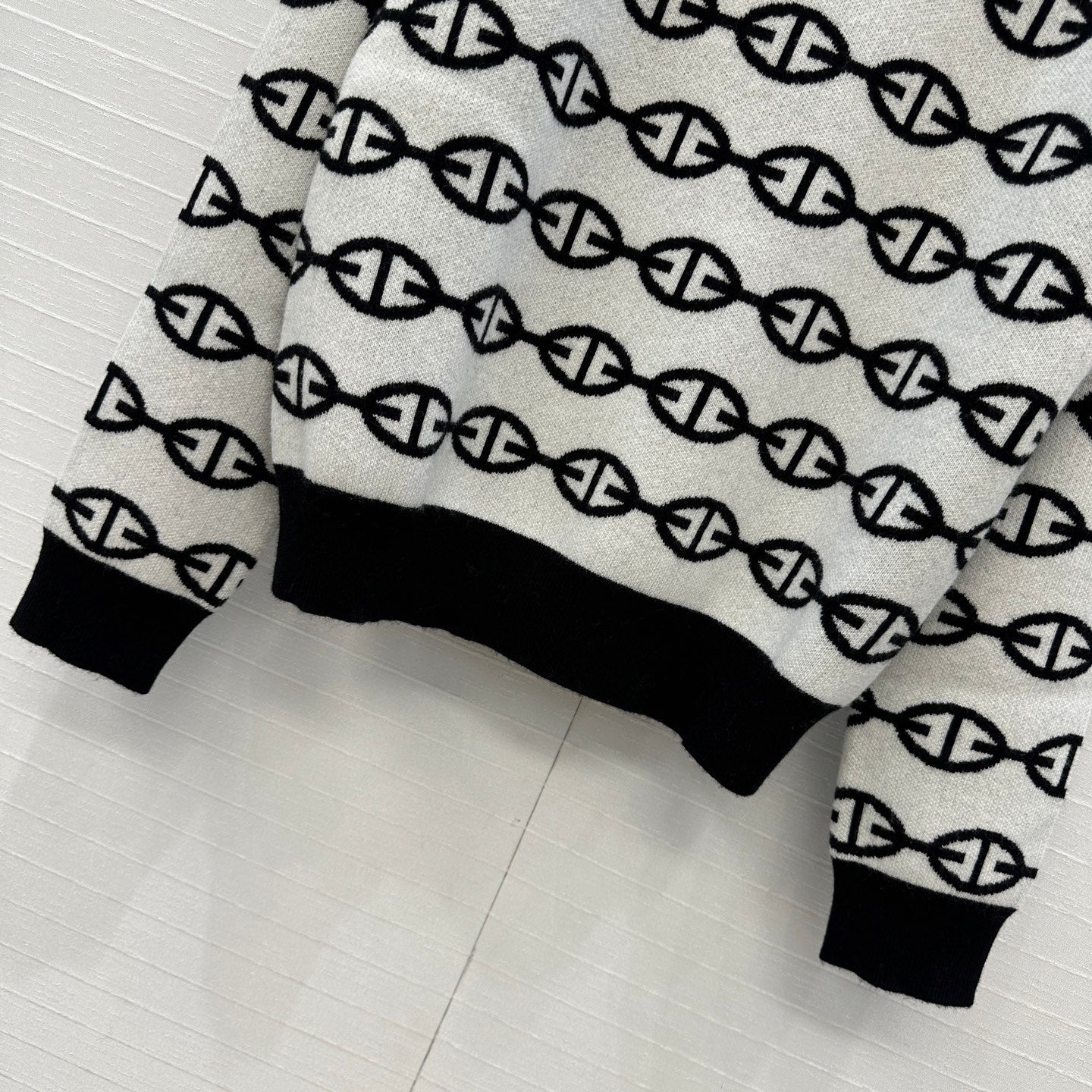 HM 25 Sweater White Mix Black Cashmere 02655