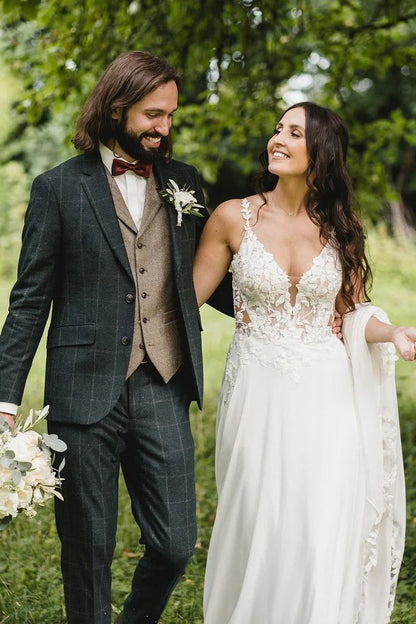 Chic V-Neck Spaghetti Straps A-Line Two Tone Wedding Dress