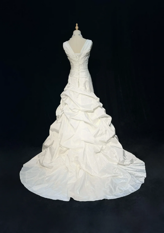 Vintage Bridal Gown 1960s Ball Gown Square Neck Sleeveless Taffeta Pleated Long White Wedding Dresses Elegant Bridal Gowns DH1015