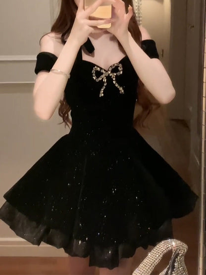 Sexy A line Off The Shoulder Black Velvet Mini Short Formal 8th Grade Homecoming Dresses Summer Middle School Hoco Dress Homecoming Outfits Birthday Outfit DH1044