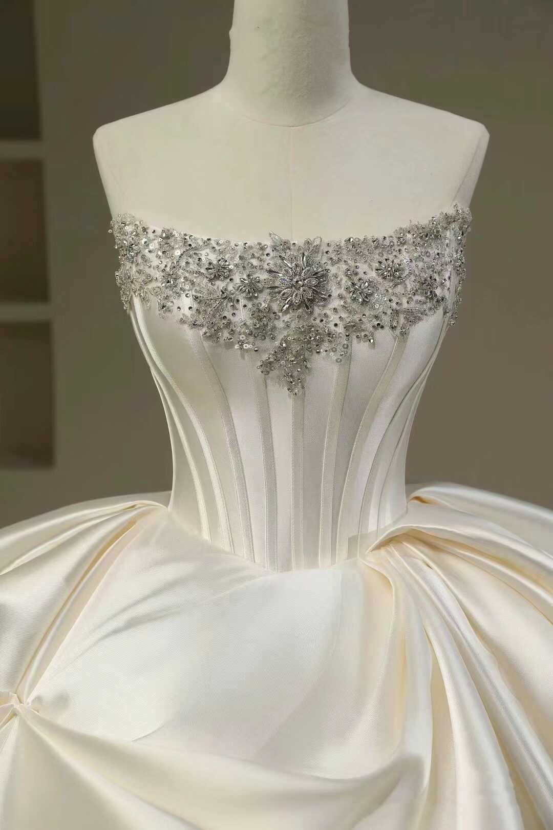 Pretty Wedding Dress Ball Gown Strapless White Long Satin Wedding Dresses Bridal Gowns Brides Gown DH111