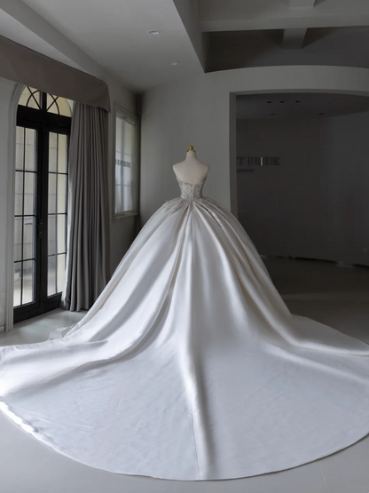 Luxury Ball Gown Sweetheart With Beads Wedding Dress Modest Wedding Dresses Princess Wedding Gowns DH1562