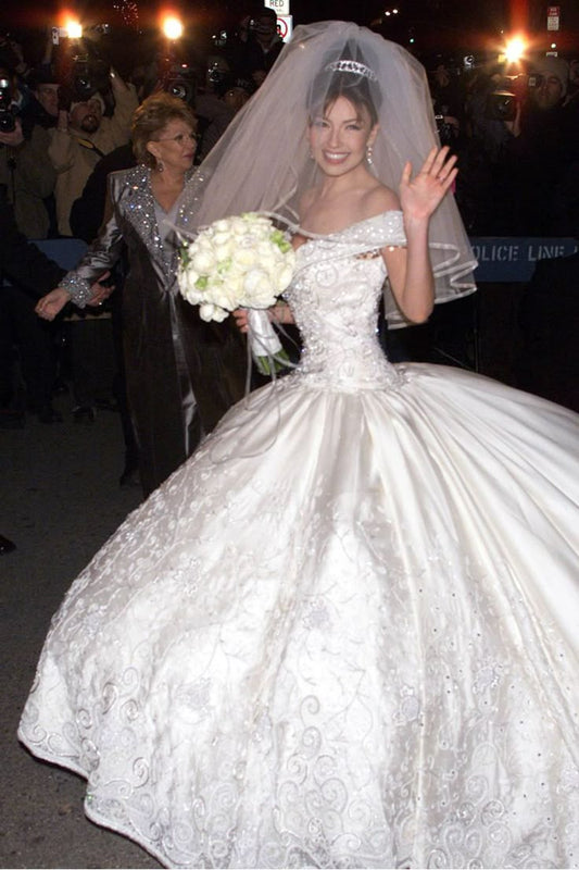 Princess Bridal Dress Ball Gown Off The Shoulder Lace White Wedding Dress Ruffles Lace Wedding Dresses Modest Wedding Gowns DH1771