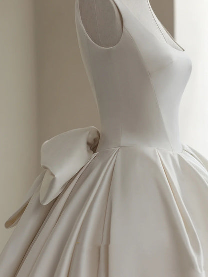 Romantic Wedding Gown Bridal Dress Ball Gown Square Neck Satin Wedding Dress Ivory Wedding Dresses Modest Wedding Gowns DH1781