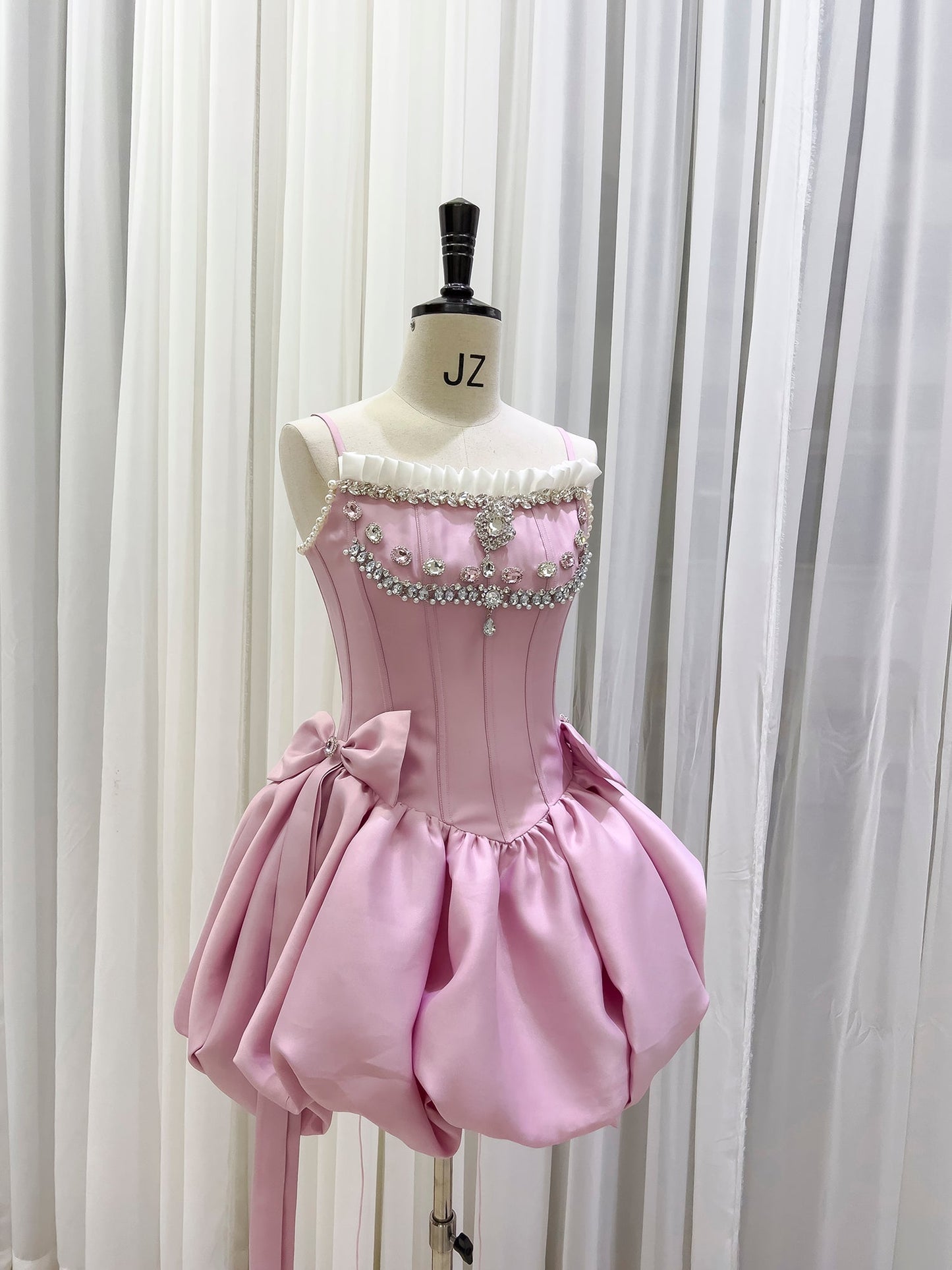 Modest Ball Gown Spaghetti Straps Satin Short Formal Homecoming Dress Middle School Short 18th Birthday Outfits Graduation Dress Cocktail Dresses DH2289