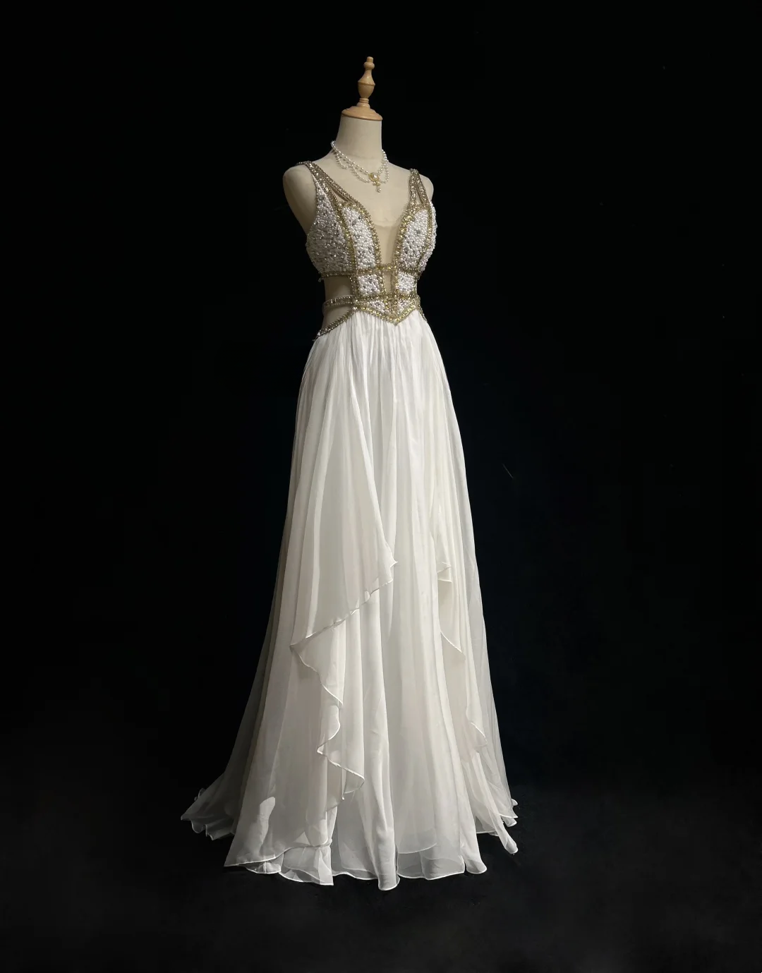 Retro A Line V Neck White Chiffon With Silver Gold Beads Long Flowers Prom Dresses Party Dress 21st Birthday Outfits Prom Gowns DH2662