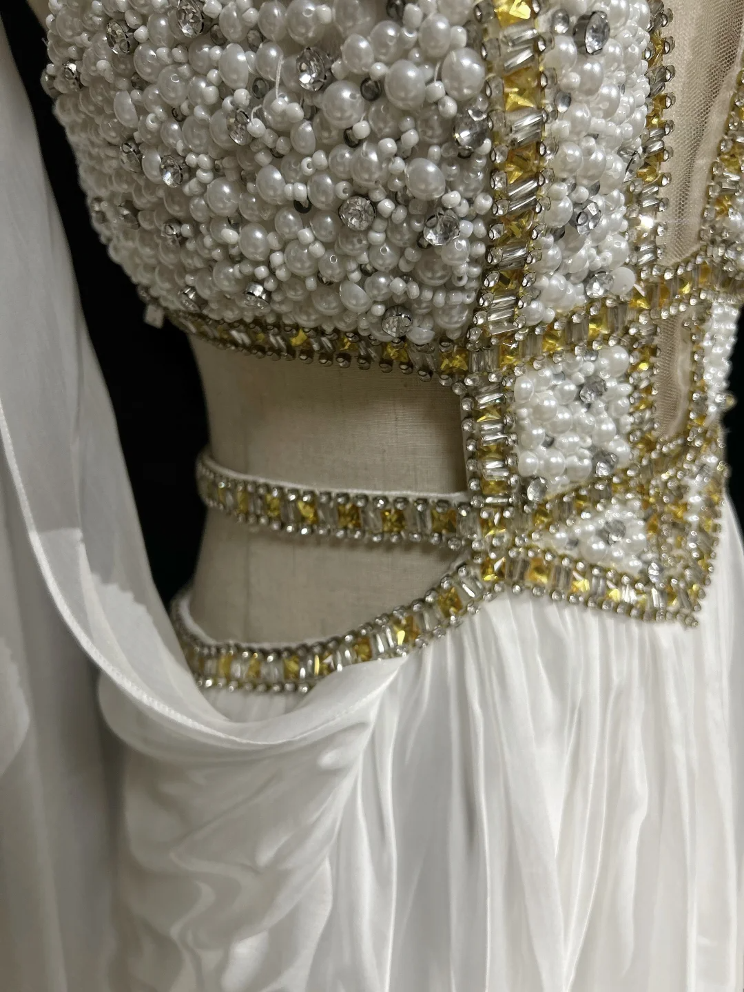 Retro A Line V Neck White Chiffon With Silver Gold Beads Long Flowers Prom Dresses Party Dress 21st Birthday Outfits Prom Gowns DH2662