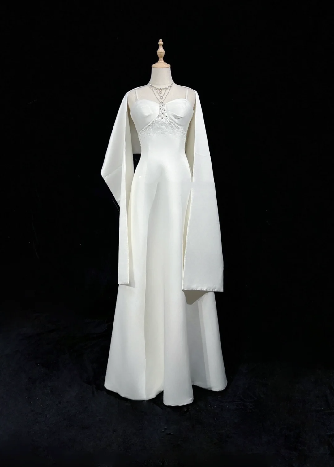 Vintage Wedding Dress A line Spaghetti Straps White Satin Sleeveless Long Vintage Wedding Dresses Bridal Gowns Brides Gown With Cape DH524