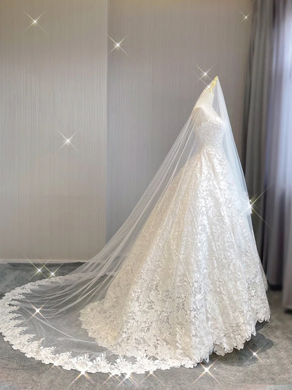 Extravagant Ball Gown Strapless White Lace Long Wedding Dresses Elegant Bridal Gowns DH680