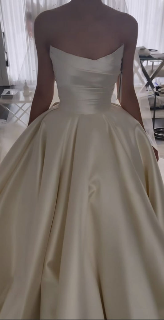 Princess Bridal Dress Ball Gown Strapless Sleeveless Satin White Wedding Dresses Pretty Bridal Gowns DH935