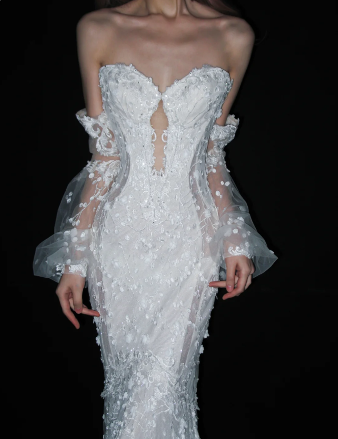 Modest V-neck Mermaid Long Wedding Dress Lace Appliqué White Bridal Dresses Sleeveless Bridal Gowns DP04037