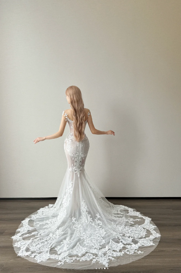 Gorgeous Mermaid Long Wedding Dress Applique Tulle White Bridal Dress Beaded Sleeveless Bridal Gown DP04822