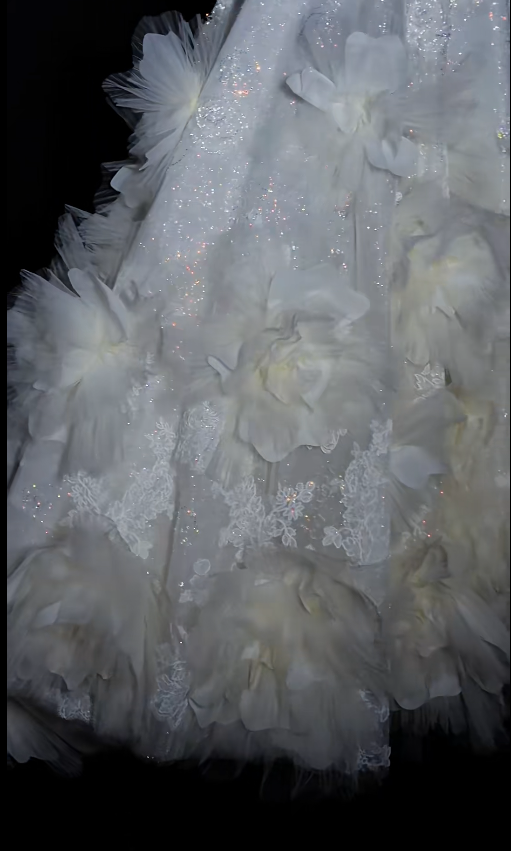 Timeless A-Line Long  Wedding Dress Strapless Applique Tulle White Bridal Dress Sleeveless Bridal Gowns DP04943