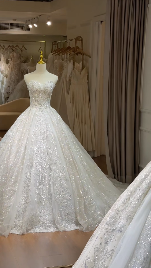Timeless A-Line Long  Wedding Dress Strapless Beaded Tulle White Bridal Dress Sleeveless Bridal Gowns DP04945