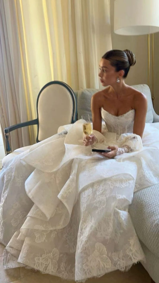 Romantic Bridal Gown Ball Gown Sweetheart Satin White Wedding Dresses Minimalist Bridal Gowns DP1187