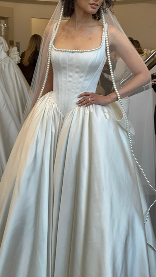 Classic Bridal Gown Ball Gown Square Neck Satin White Wedding Dresses Minimalist Bridal Gowns DP1194