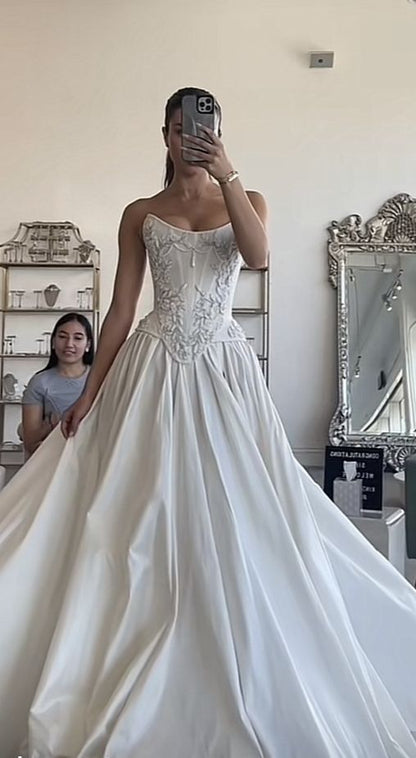 Romantic Bridal Dress A line Sweetheart Satin White Slit Wedding Dresses Minimalist Bridal Gowns DP1619