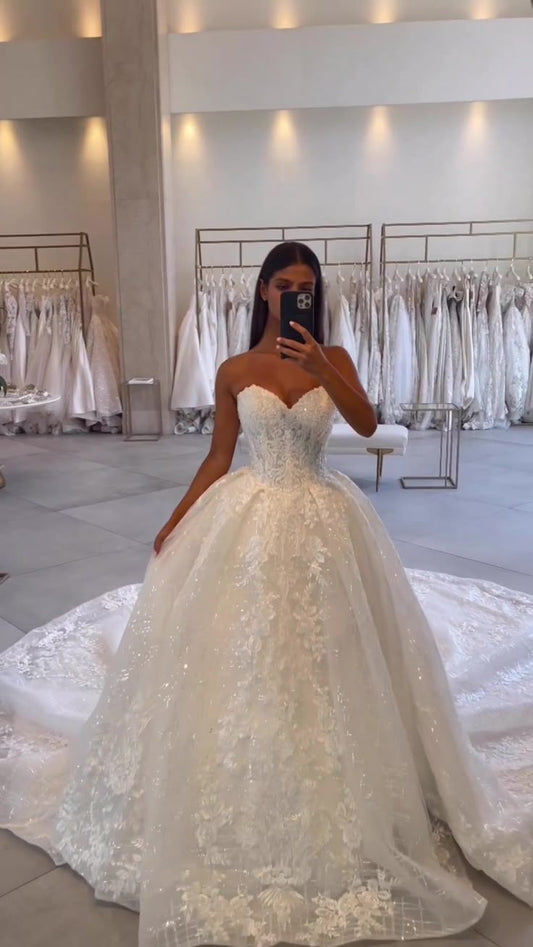 Classic Bridal Gown Ball Gown Sweetheart Lace White Wedding Dresses Minimalist Bridal Gowns DP1326