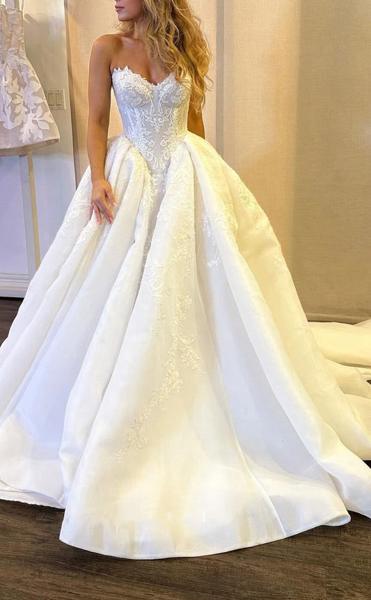 Classic Bridal Gown Ball Gown Sweetheart Lace White Wedding Dresses Minimalist Bridal Gowns DP1683
