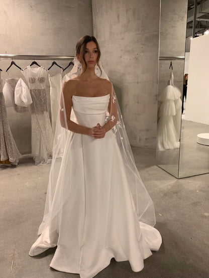 Classic Bridal Gown A line Strapless Satin White Wedding Dresses Minimalist Bridal Gowns DP1679