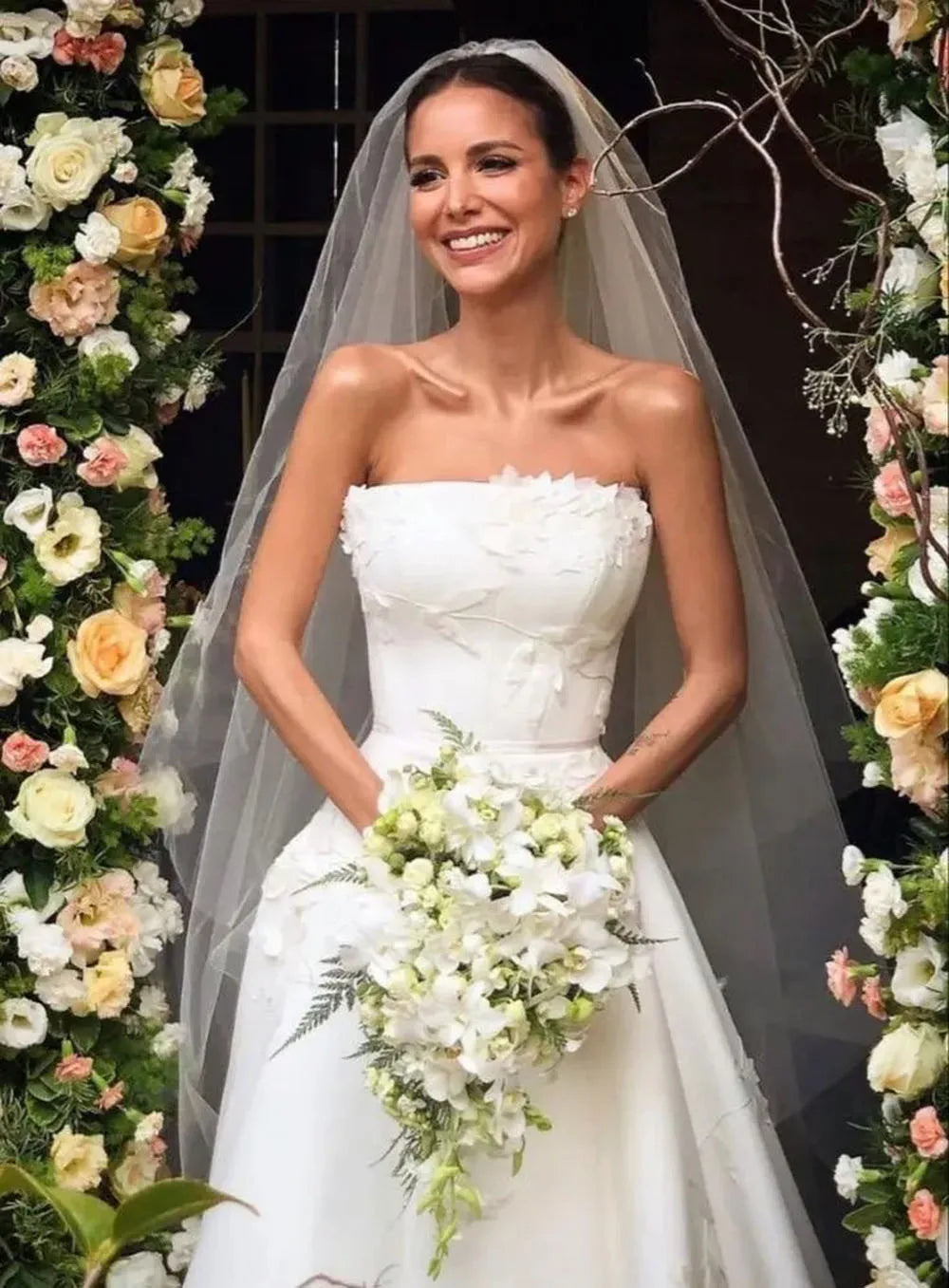 Pretty Wedding Dress Ball Gown Strapless Satin White Long Wedding Dresses Bridal Gowns DP1816
