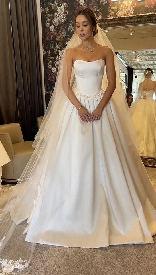 Pretty Wedding Dress Ball Gown Strapless Satin White Long Wedding Dresses Bridal Gowns DP1826