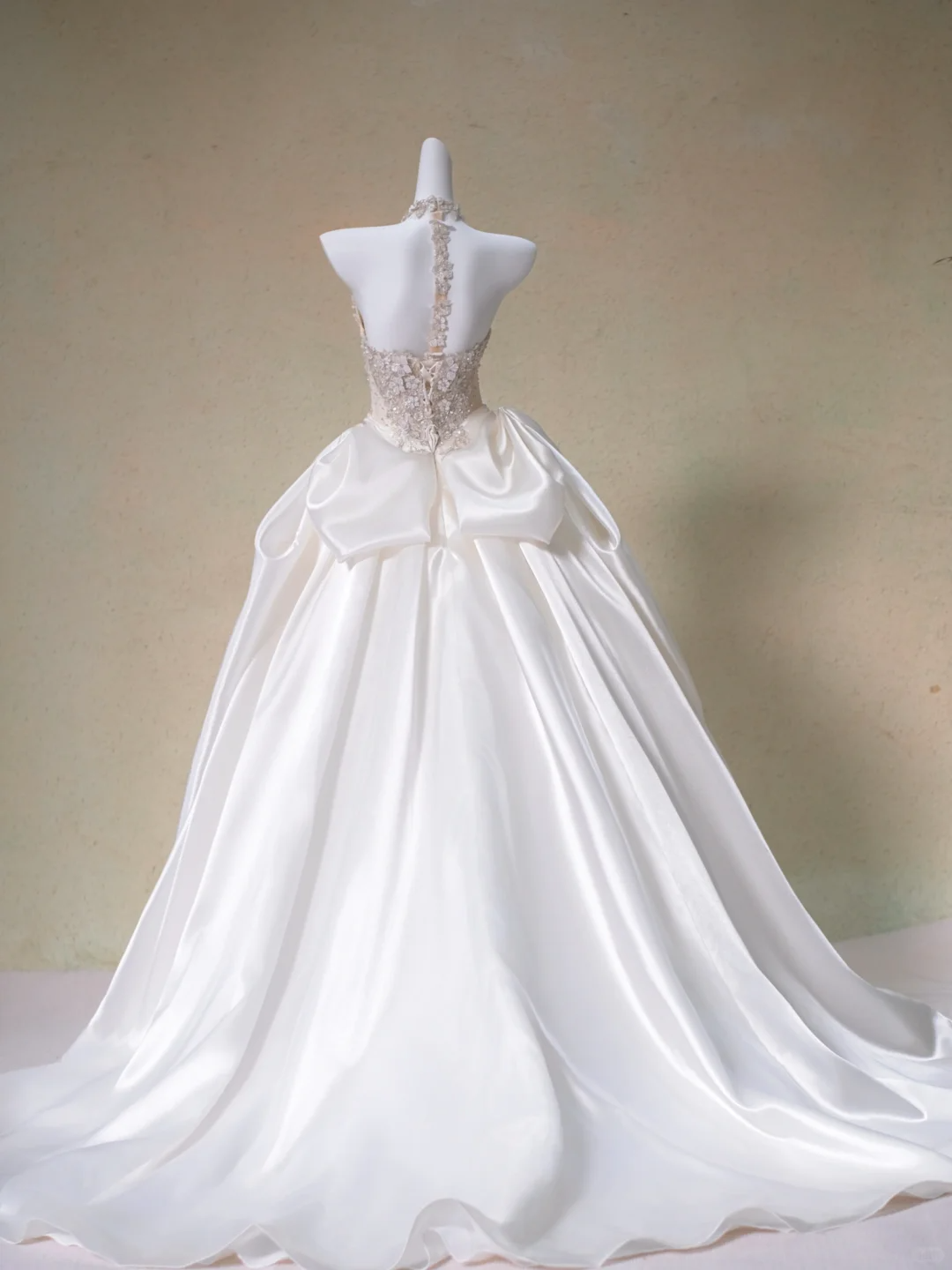 Romantic Bridal Gown Ball Gown High Neck White Wedding Dresses Minimalist Bridal Gowns WD010