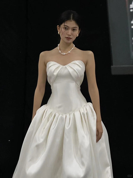 Timeless White Ball Gown Sweetheart Neck Wedding Dress Satin Elegant Bridal Gown DP2887