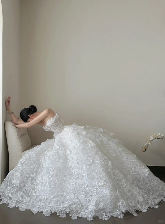 Timeless White Ball Gown Strapless Lace Applique Wedding Dress Elegant Bridal Gown DP2890