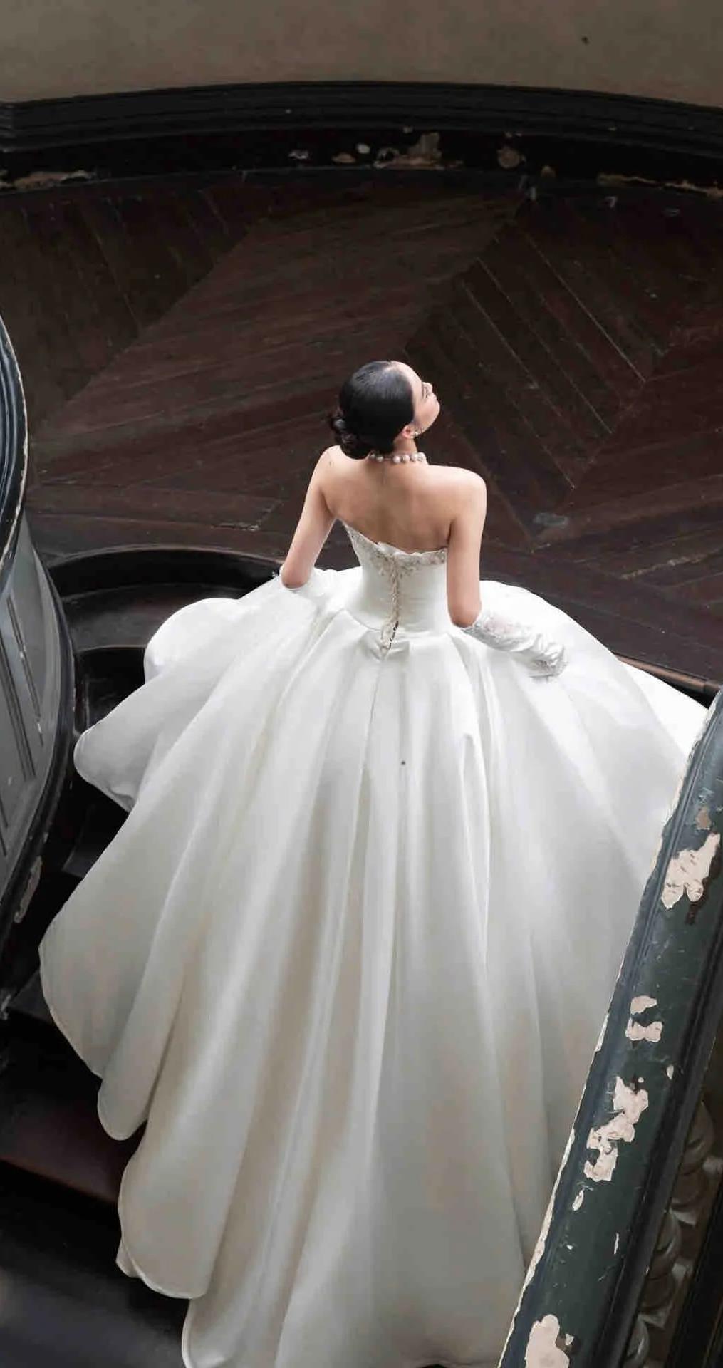 Modest Strapless Luxury Wedding Dresses White Ball Gown Satin Applique Train Bridal Gowns DP2985