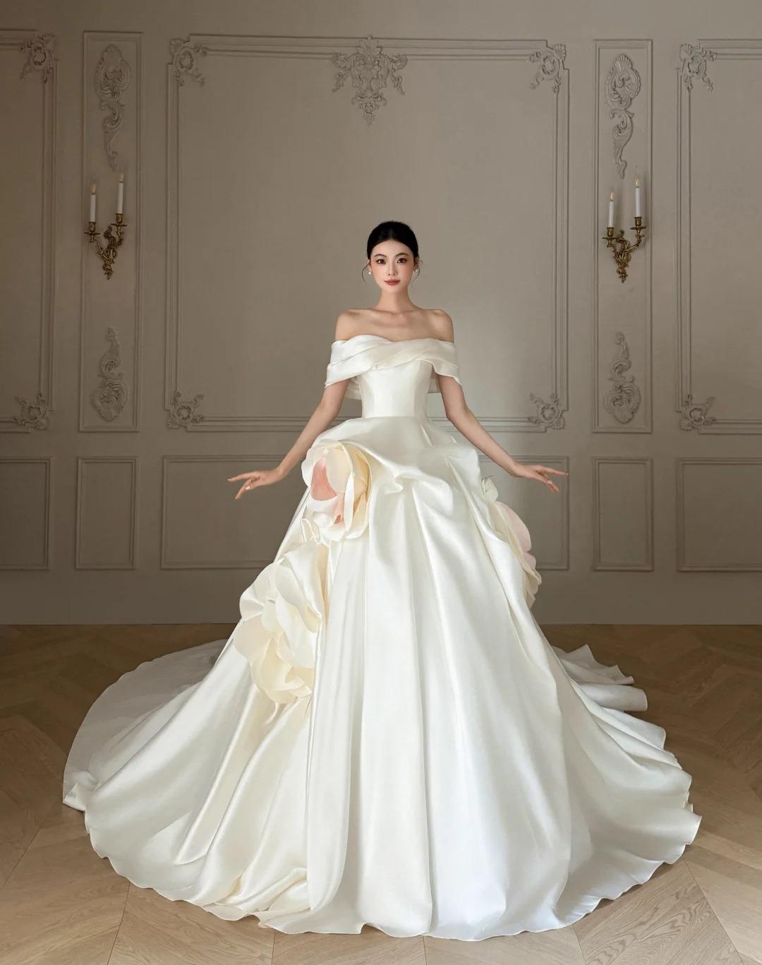 Modest Off-shoulder Luxury Wedding Dresses White Ball Gown Satin Train Bridal Gowns DP2986