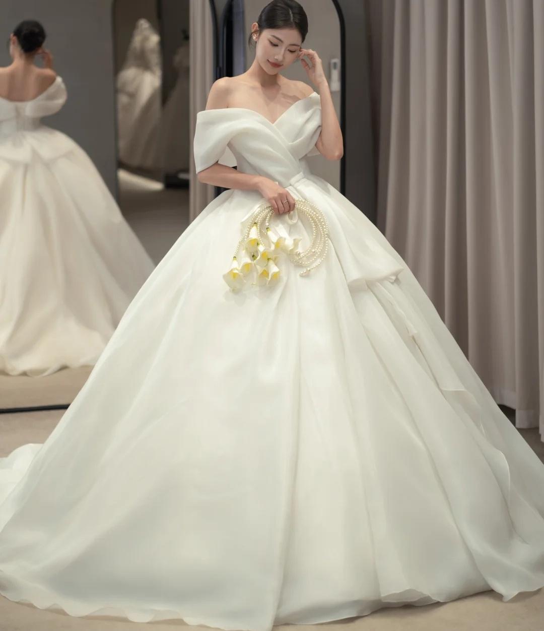 Timeless Off-shoulder Luxury Wedding Dresses White Ball Gown Tulle Trailing Bridal Gowns DP2987