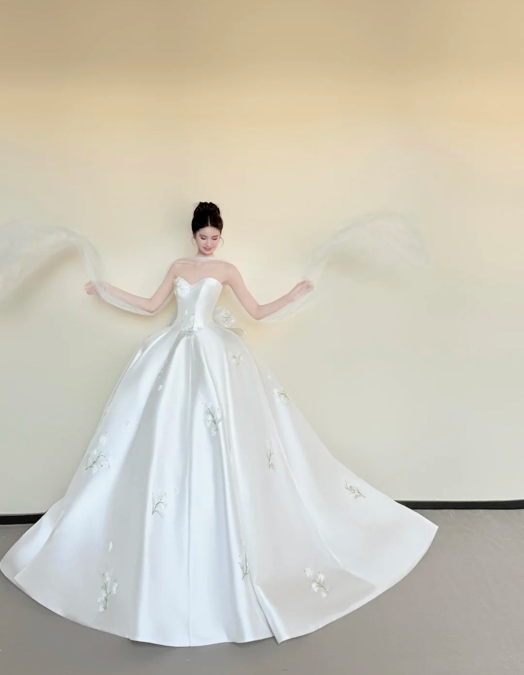 Timeless Sweetheart Neck Luxury Wedding Dresses White Ball Gown Satin Applique Long Bridal Gowns DP2990