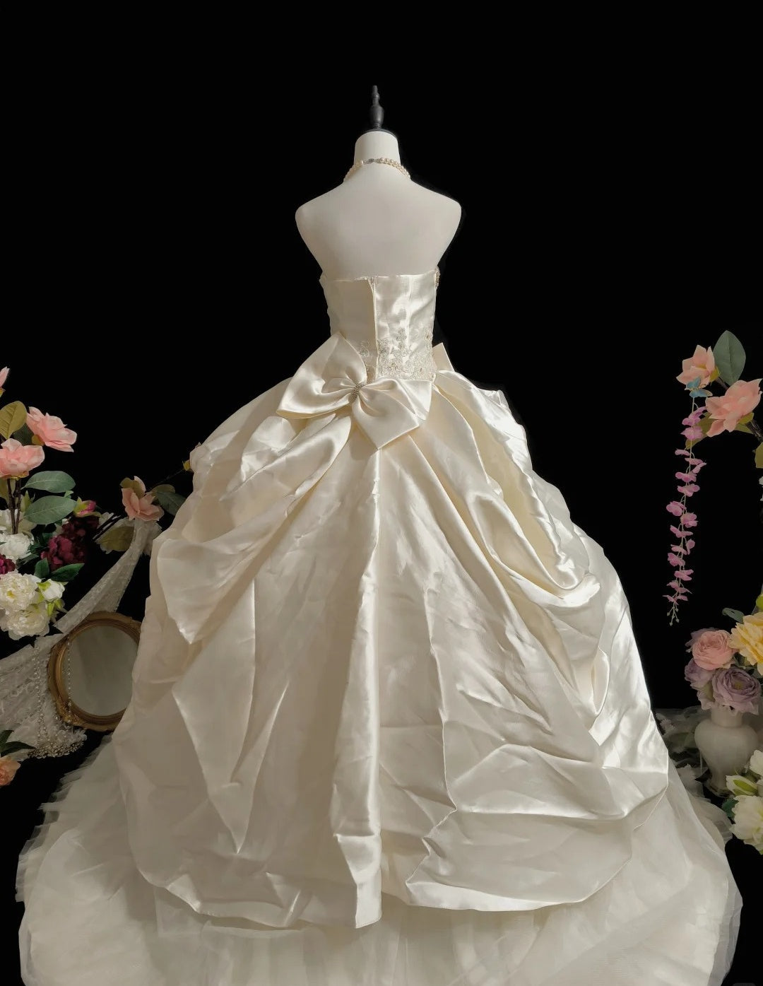 Vintage Strapless Ball Gown Satin Wedding Dresses Sleeveless Light Champagne Bridal Gowns   DP3215